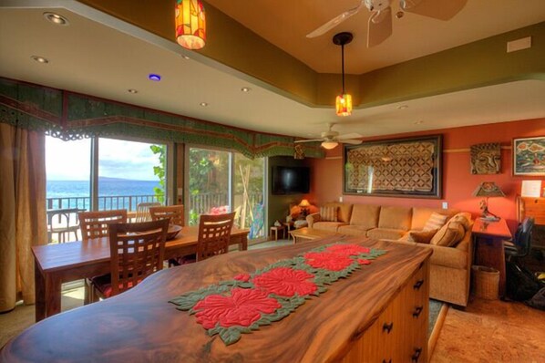 Téléviseur connecté, livres, chaîne audio