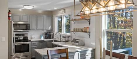 Fridge, oven, stovetop, dishwasher