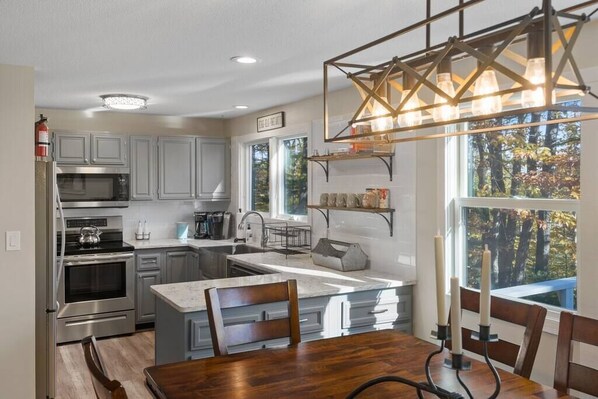 Fridge, oven, stovetop, dishwasher