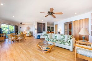 TV, books - Hale Hui Kai 212 Panoramic Ocean and Beach Views (Kihei)