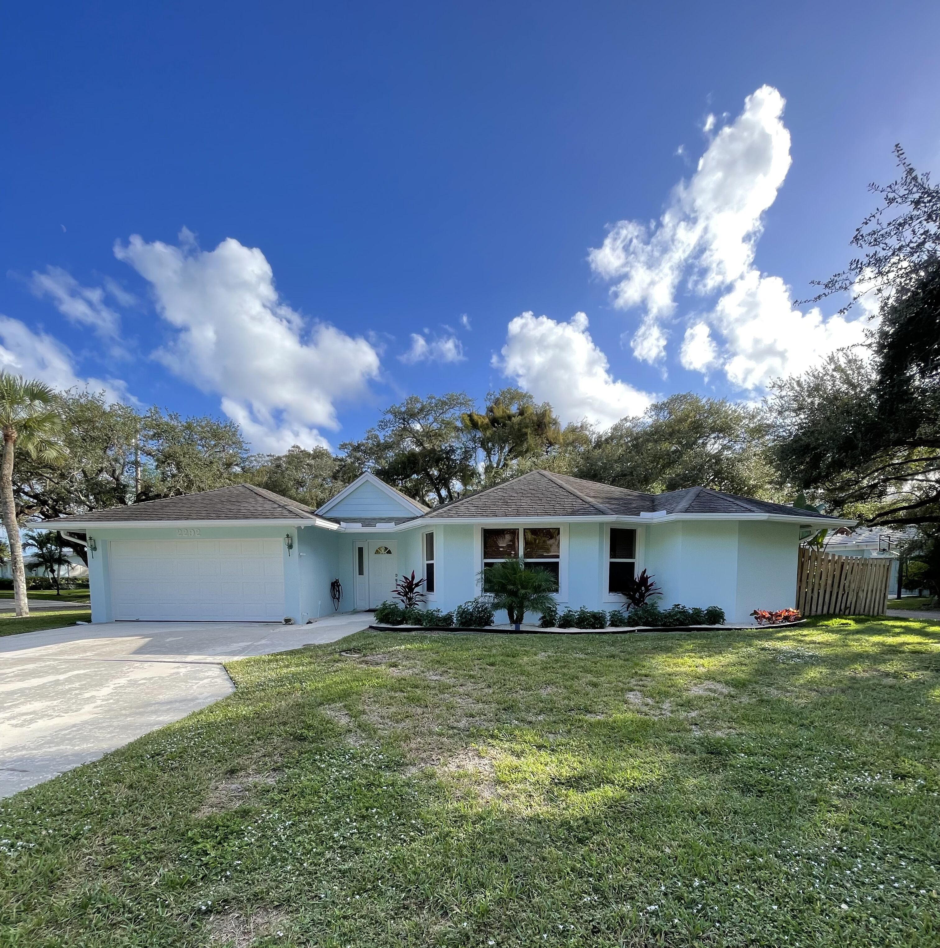 Adorable ranch home in heart of Palm Beach Gardens