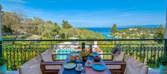 Yiotta: Amazing views of Lakka, private pool, WiFi