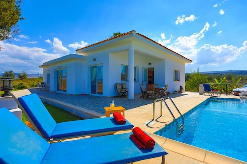 The Vines, private pool, sea views, in Latchi