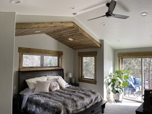 5 bedrooms, desk, iron/ironing board, travel cot