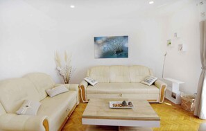 TV - Holiday apartment 3 bedroom apartment Diva by the sea (Umag)