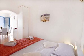 1 habitación, tabla de planchar con plancha y internet 