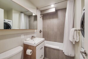 Luokittelematon kuva, 4 kautta 8, painike