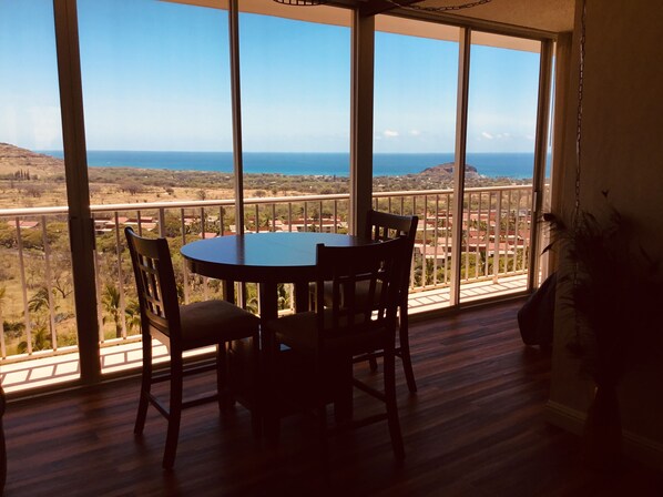 Dining - Million Dollar View of Ocean and Mountain/ Quiet and Serene (Waianae)