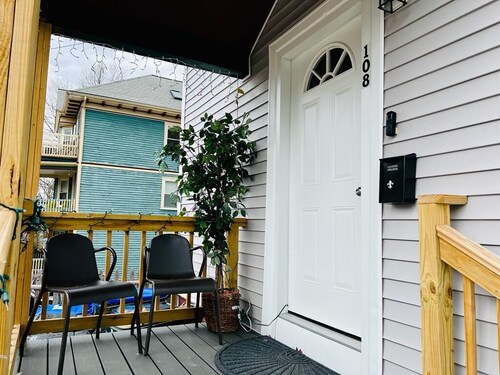 ⭐Modern, Spacious & Quiet ⭐3 BR APT ⭐Near BROWN, RISD, College Hill, Downtown ⭐