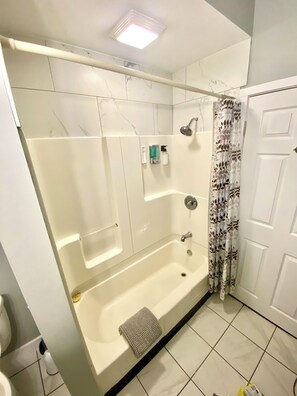 Combined shower/bathtub, hair dryer, towels, soap