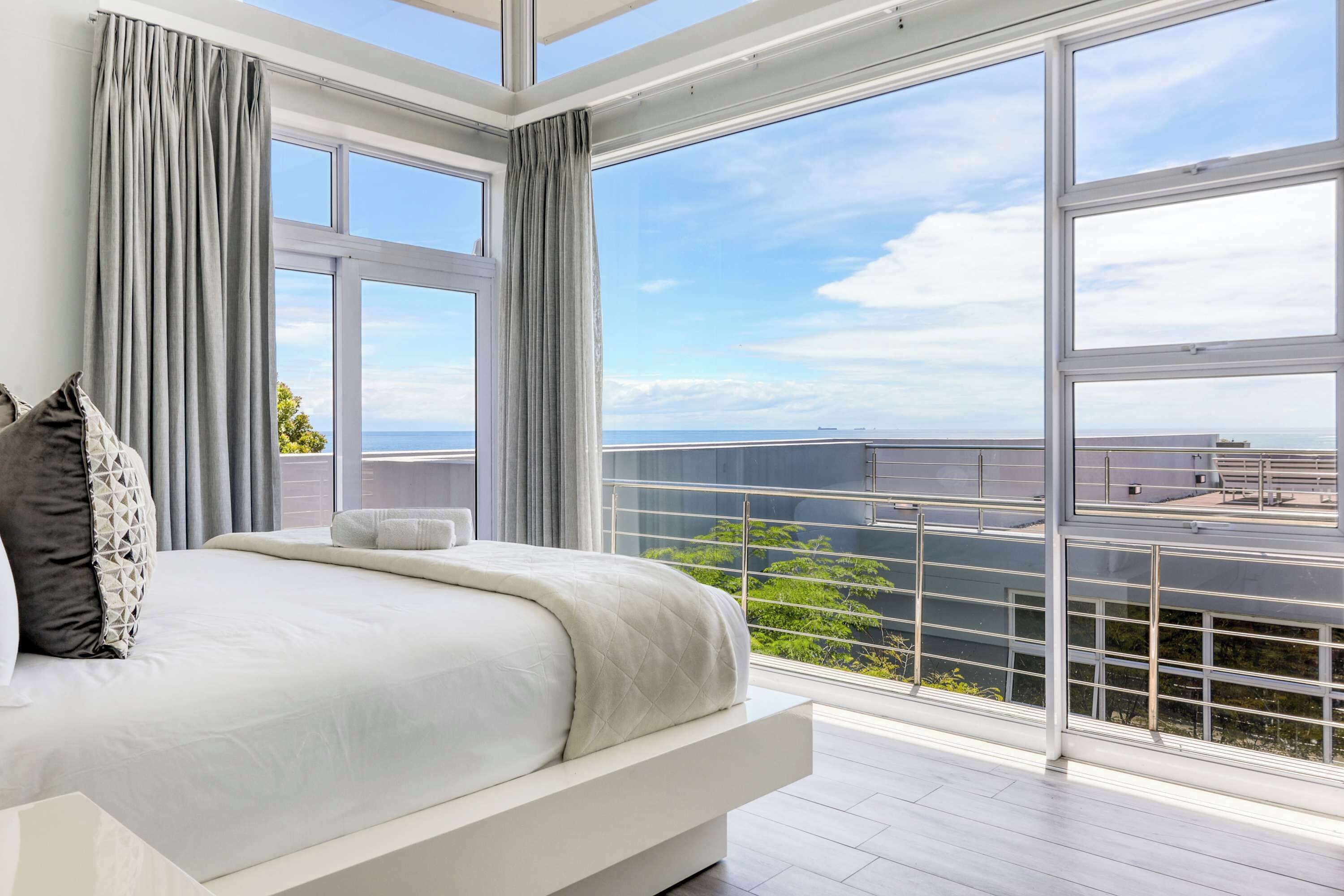 6 bedrooms, desk, iron/ironing board, WiFi