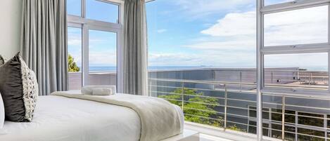 6 habitaciones, escritorio, tabla de planchar con plancha y wifi