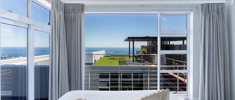 6 slaapkamers, een bureau, een strijkplank/strijkijzer, wifi