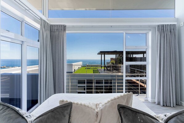 6 bedrooms, desk, iron/ironing board, WiFi