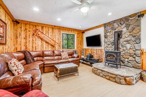 TV, fireplace, DVD player, ping pong