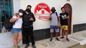 A group of people standing in front of a building with a red sign that reads "POSADA BEGONIAS." - como es casa, en la ciudad de huarmey a 10 minutos de las playas (Huarmey)