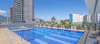 Classy Apartment w/ King Bed Close to Airports