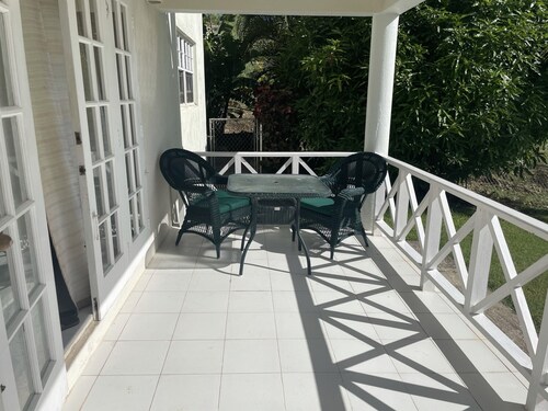 Quiet 2 Bedroom Country Apartment