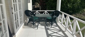 Quiet 2 Bedroom Country Apartment