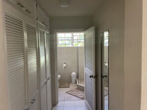 Dusche, Handtücher, Seife, Toilettenpapier