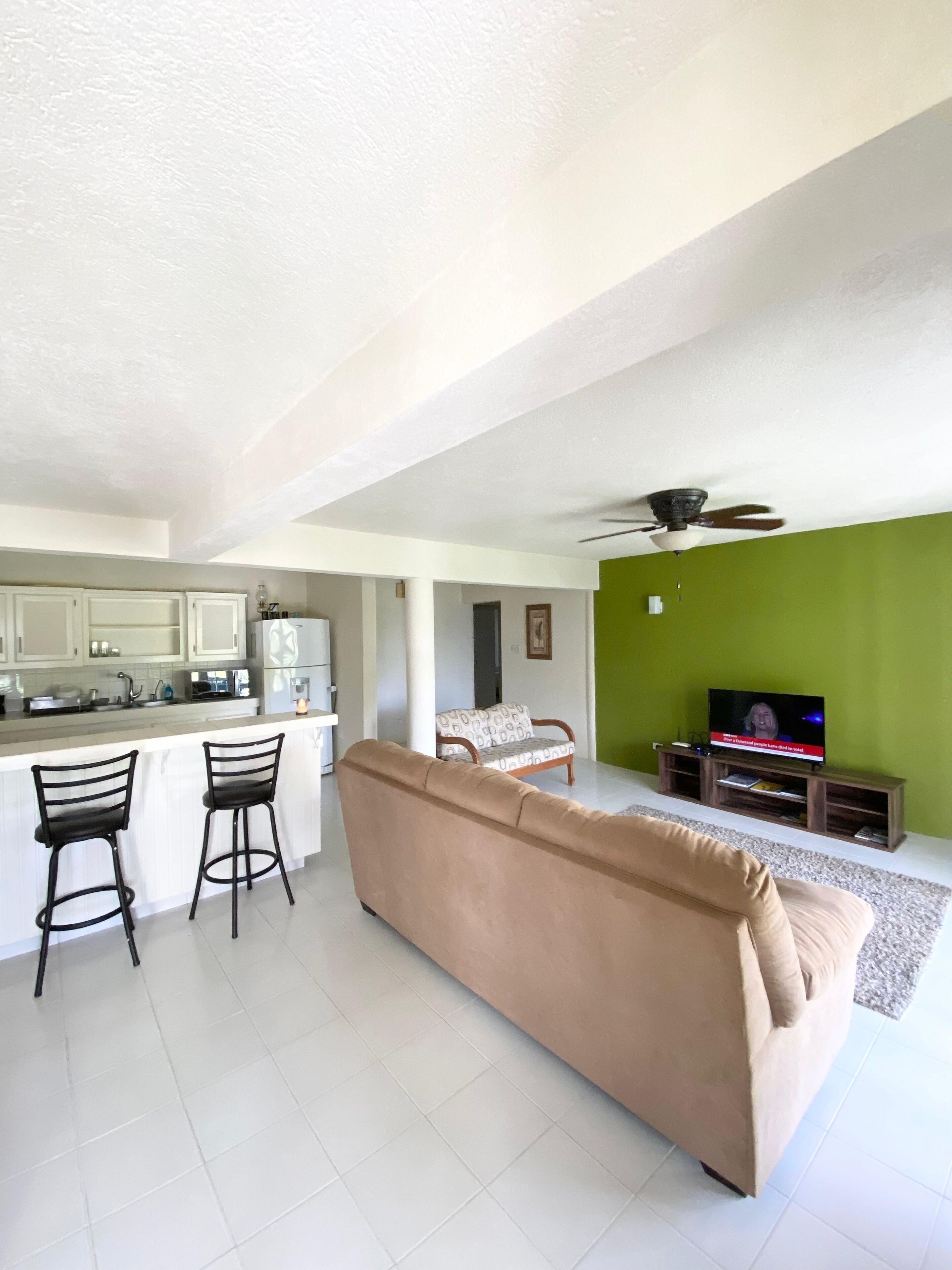 Una Smart TV, una pantalla de ordenador