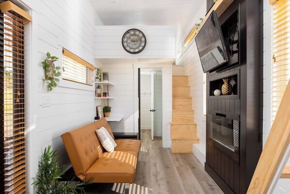 Smart TV, fireplace, offices