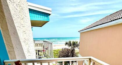 Ocean Paradise w/ Balcony, Pool, Hot Tub! Beautifully renovated Beachfront Dogs!