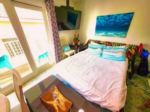 1 bedroom, iron/ironing board, travel crib, free WiFi - Ocean Paradise w/ Balcony, Pool, Hot Tub! Beautifully renovated Beachfront Dogs! (South Padre Island)