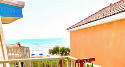 Ocean Paradise w/ Balcony, Pool, Hot Tub! Beautifully renovated Beachfront Dogs!