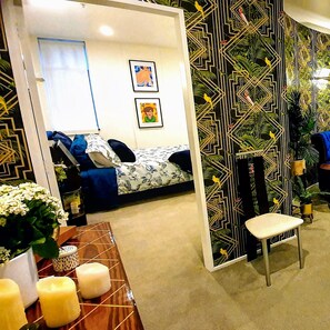3 habitaciones, escritorio, tabla de planchar con plancha y wifi gratis 