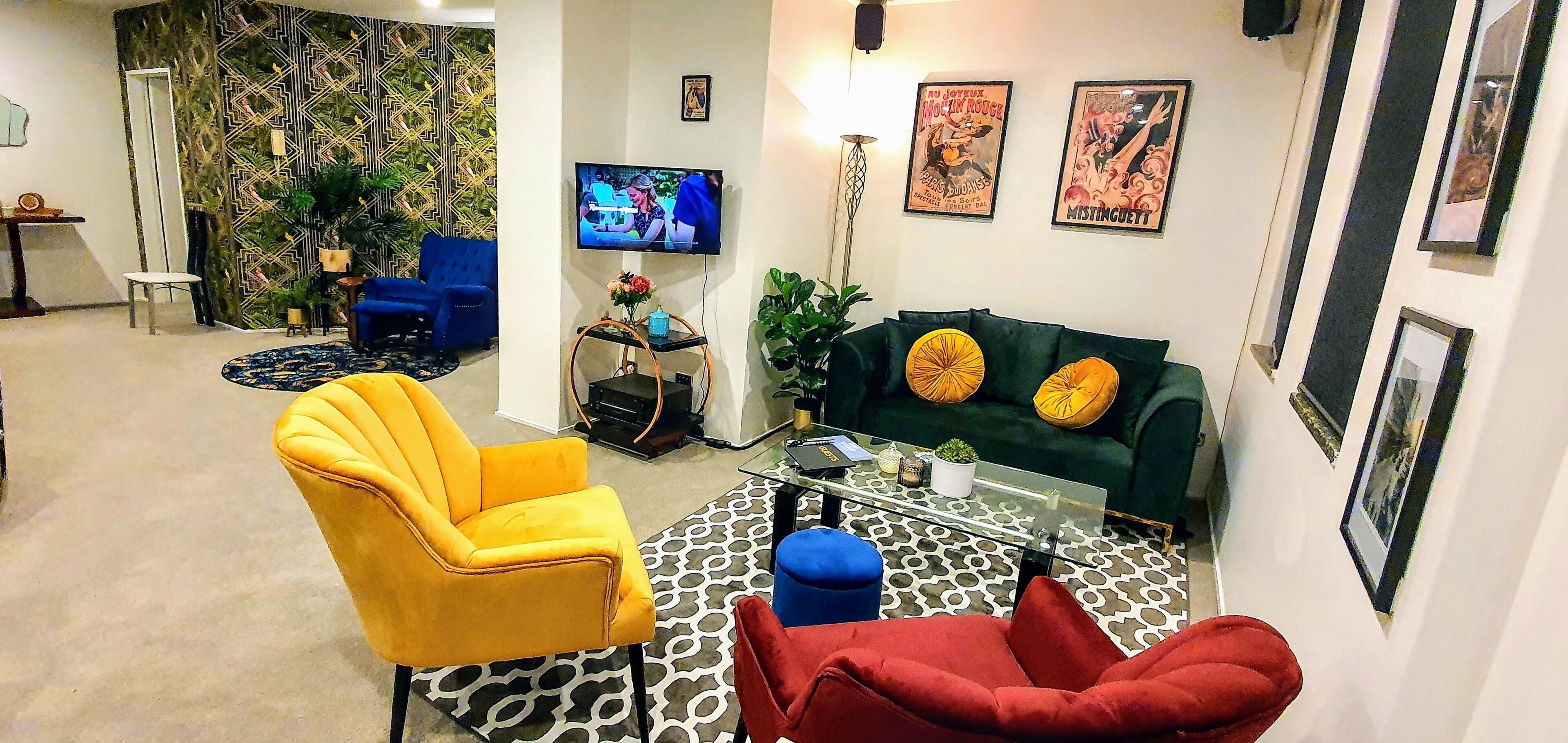 Smart TV, books, stereo