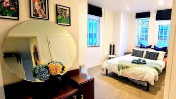 3 bedrooms, desk, iron/ironing board, free WiFi