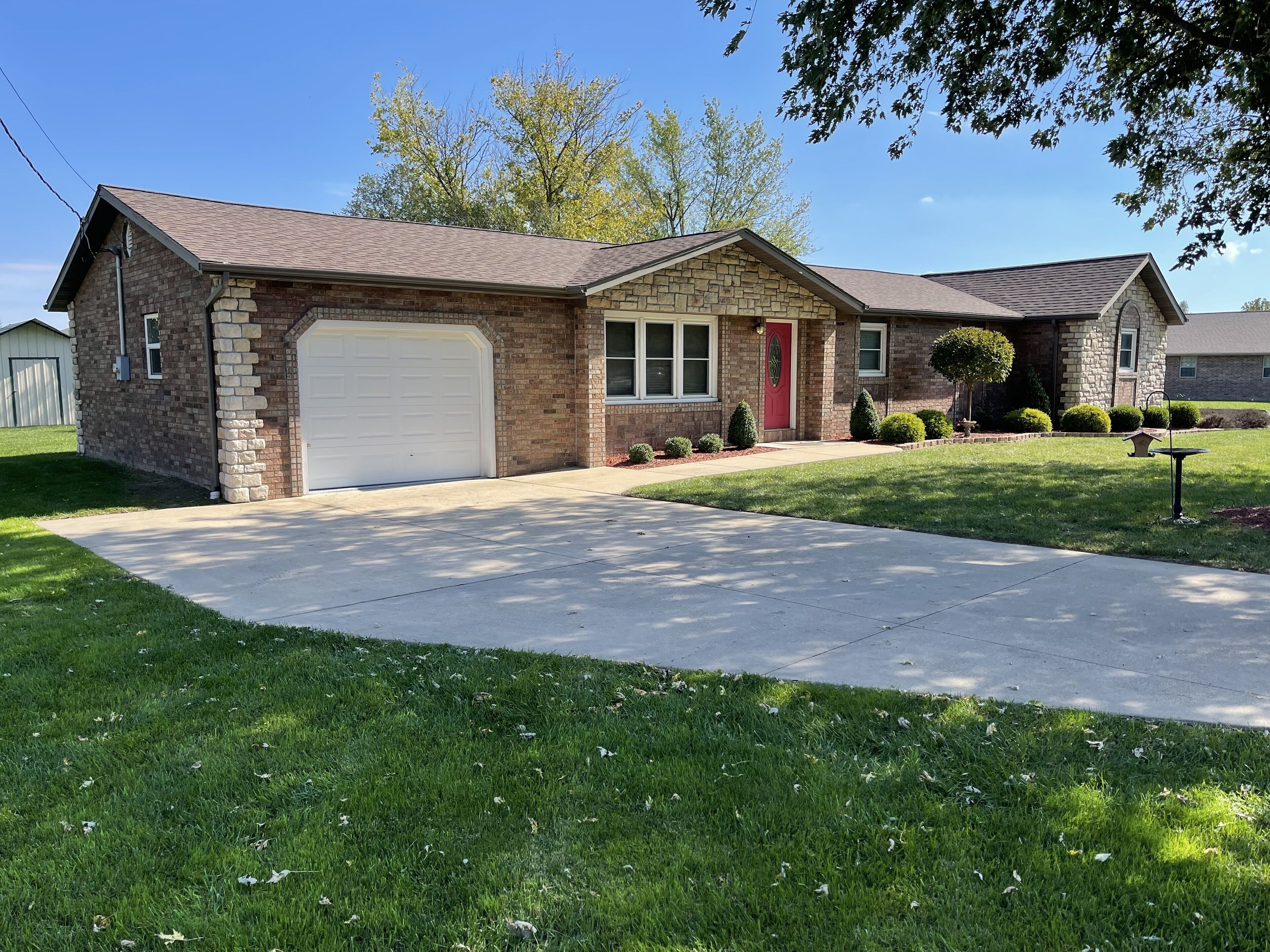 Laurie's Place-Luxurious & Spacious Home Sleeps10! Amazing Large Enclosed Patio!