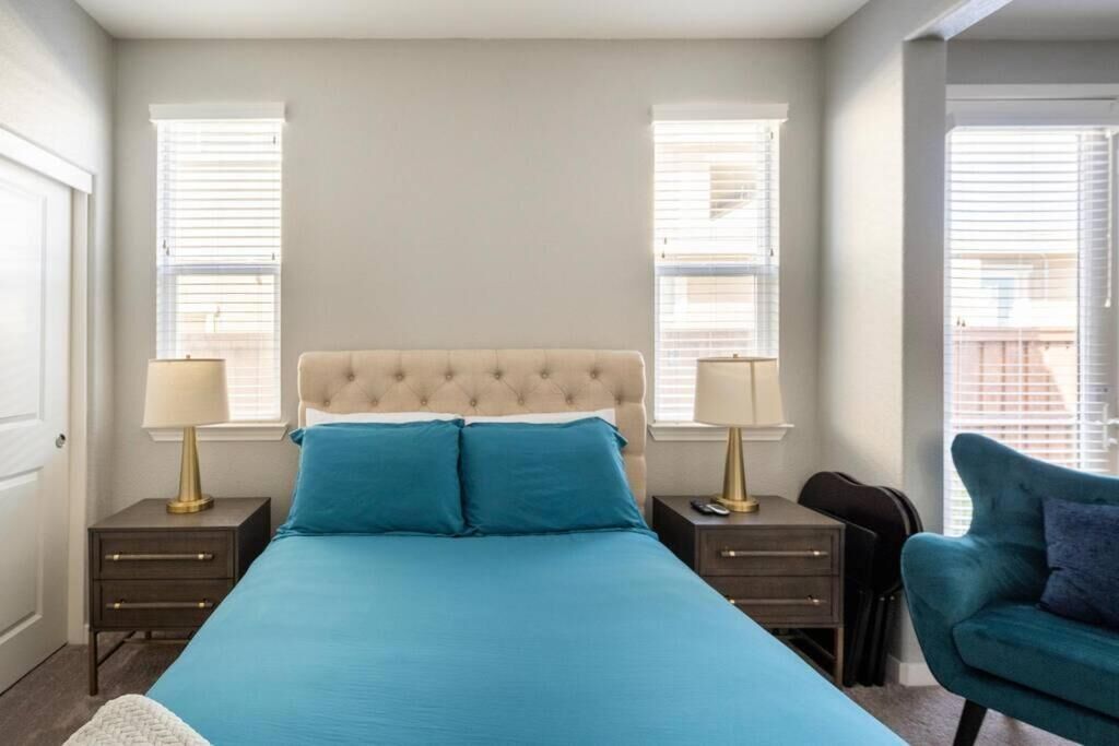 Lakefront Private Guest Suite + Jacuzzi