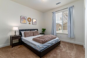 5 bedrooms, desk, iron/ironing board, free WiFi
