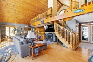 Interior - Muskoka Paradise!!! (Port Carling)