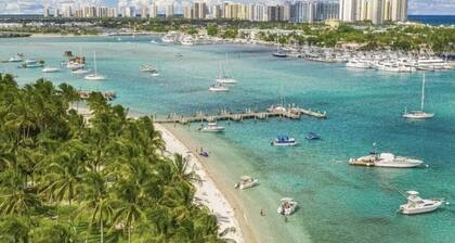 Couples retreat in paradise , 9 mnts to the beach!!!! 🌴