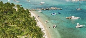 Couples retreat in paradise   , 9 mnts to the beach!!!! 🌴