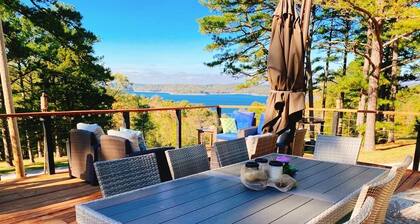 NEW! Luxury cottage with epic lake view