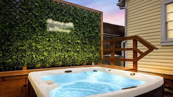 Bain à remous extérieur