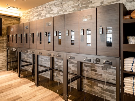 Lockers. Comfort Hotel Takamatsu