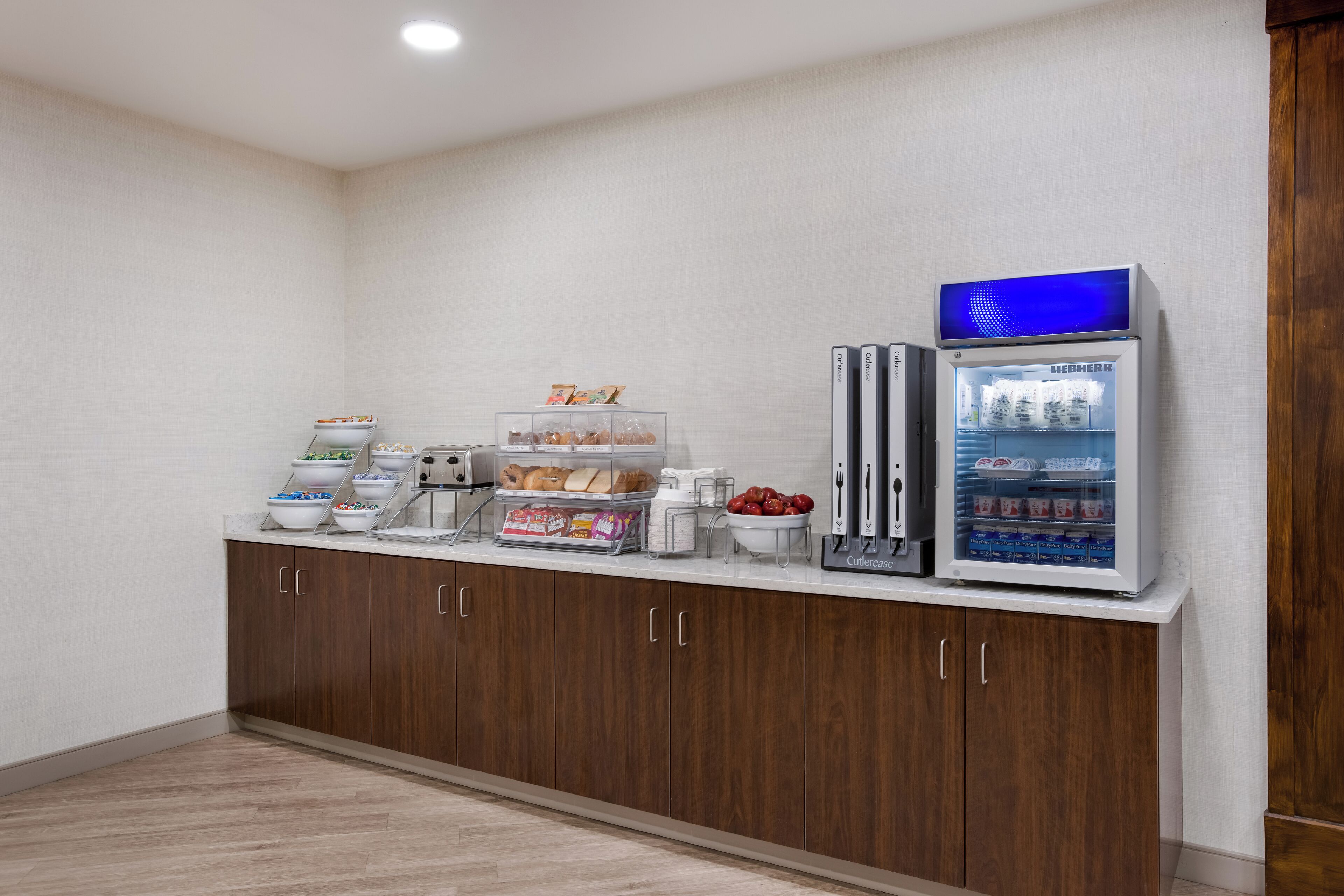 free buffet breakfast