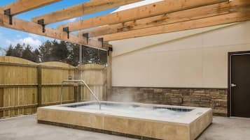 Indoor pool, sun loungers