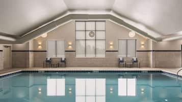 Indoor pool, sun loungers