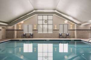 Indoor pool, sun loungers