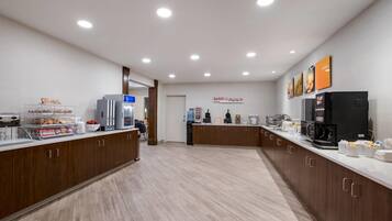 Free daily continental breakfast