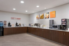 Free daily continental breakfast - Comfort Inn & Suites Gaylord (Gaylord)