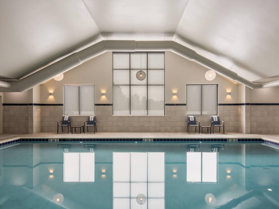Indoor pool, pool loungers