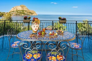 تناول الطعام بالخارج