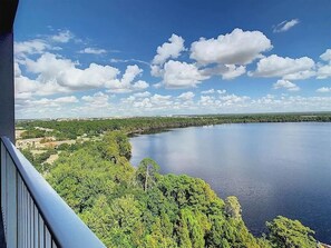 Property grounds - Disney Condo-Beautiful Lake views from XL Balcony (Orlando)